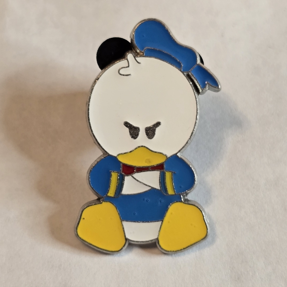 Disney Trading Pin Cast Member Exclusive Mini Pin Donald Duck #74239 2009